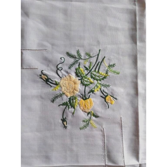 Vintage Embroidered Yellow Floral LARGE Embroidered Tablecloth 76"X56" - Picture 3 of 3